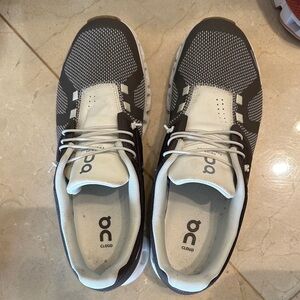 On Running Cloud Athletic Shoes - Gray and White